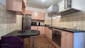 Apartment, 1 Double Bed with Sofa bed, Balcony, City View (500 BONNEFOY) | Private kitchen