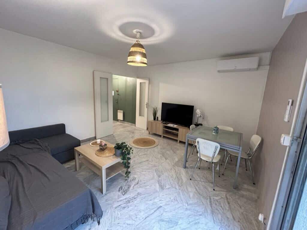 Căn hộ, 1 giường đôi và sofa giường, ban công, quang cảnh thành phố (500 BONNEFOY) | Khu phòng khách