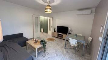 Căn hộ, 1 giường đôi và sofa giường, ban công, quang cảnh thành phố (500 BONNEFOY) | Khu phòng khách