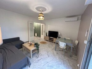 Apartment, 1 Double Bed with Sofa bed, Balcony, City View (500 BONNEFOY) | Living area - Your Cosy Nest in the Heart of Montpellier (Montpellier)