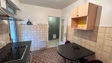 Apartemen, 1 Tempat Tidur Double dengan tempat tidur Sofa, balkon, pemandangan kota (500 BONNEFOY) | Dapur pribadi