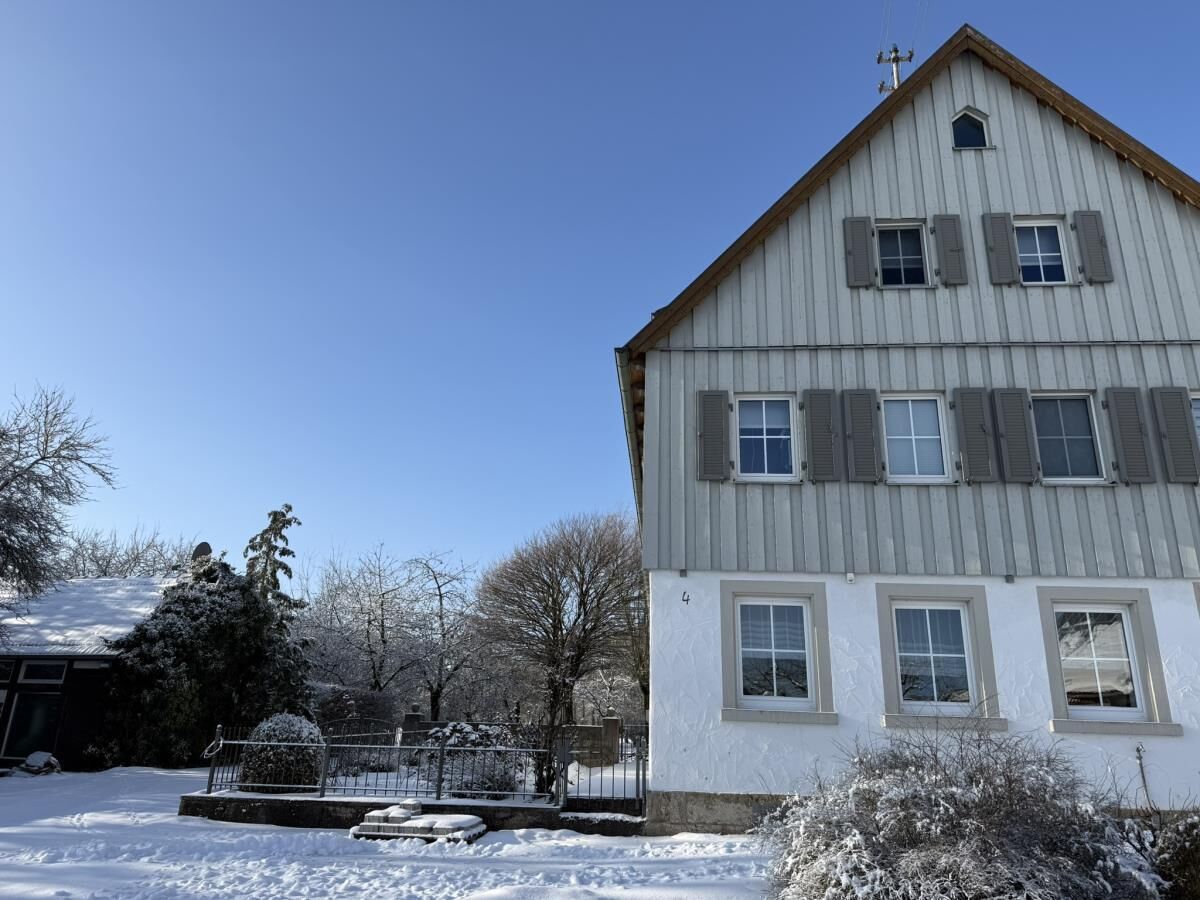 Dieses wunderbare, alte Bauernhaus heißt bald seine Gäste herzlich willkommen.