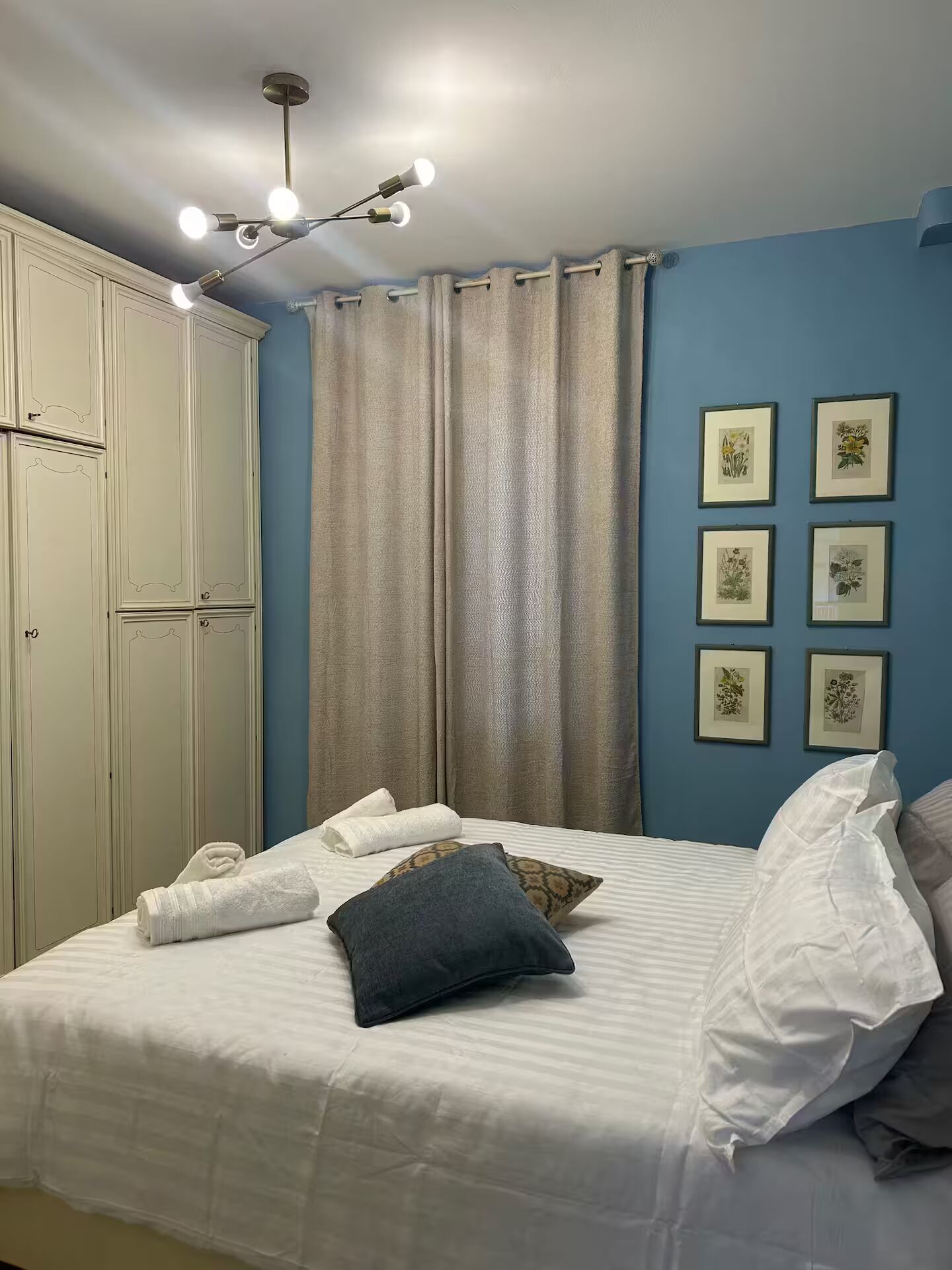 2 室のベッドルーム、アイロン / アイロン台、WiFi、ベッドシーツ