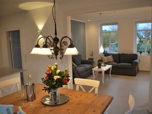 Interior - The "Alte Korbflechterei" offers pure relaxation with its conservatory, terrace, sauna, whirlpool tub and garden - ideal for couples, families and guests with dogs. (Hasselberg)