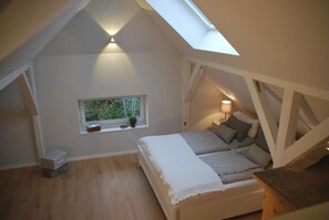 2 bedrooms, iron/ironing board, free WiFi, bed sheets - The "Alte Korbflechterei" offers pure relaxation with its conservatory, terrace, sauna, whirlpool tub and garden - ideal for couples, families and guests with dogs. (Hasselberg)