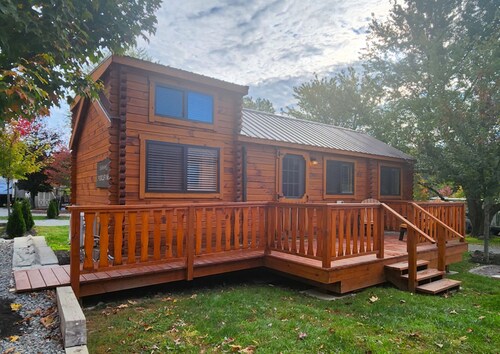 Cozy Log Cabin W/Loft #11-Minutes from Seven Springs and Hidden Valley