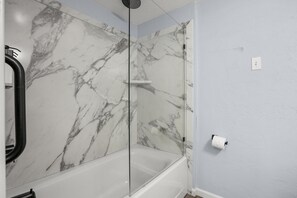 Shower, hair dryer, towels, toilet paper - 1 King Bed, Partial Lake View (Polson)