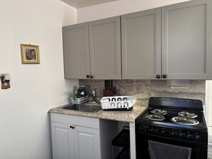 Fridge, microwave, oven, stovetop - 1 bedroom close to Tacony Bridge, EZ access to NJ and the city (Philadelphia)