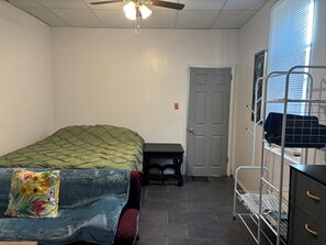 1 bedroom, in-room safe, desk, free WiFi - 1 bedroom close to Tacony Bridge, EZ access to NJ and the city (Philadelphia)