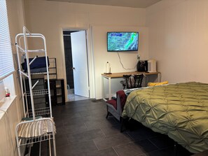 1 bedroom, in-room safe, desk, free WiFi - 1 bedroom close to Tacony Bridge, EZ access to NJ and the city (Philadelphia)