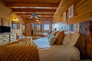 8 bedrooms, iron/ironing board, travel cot, free WiFi - NEW 8BR| Sleep 30+|Views|Pool|Cinema|Pvt decks+ensuite baths|A+Location|Pets Ok (Sevierville)