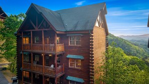 Exterior - NEW 8BR| Sleep 30+|Views|Pool|Cinema|Pvt decks+ensuite baths|A+Location|Pets Ok (Sevierville)