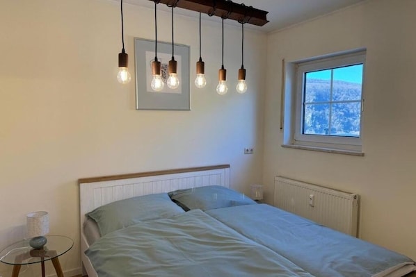 WiFi, bed sheets