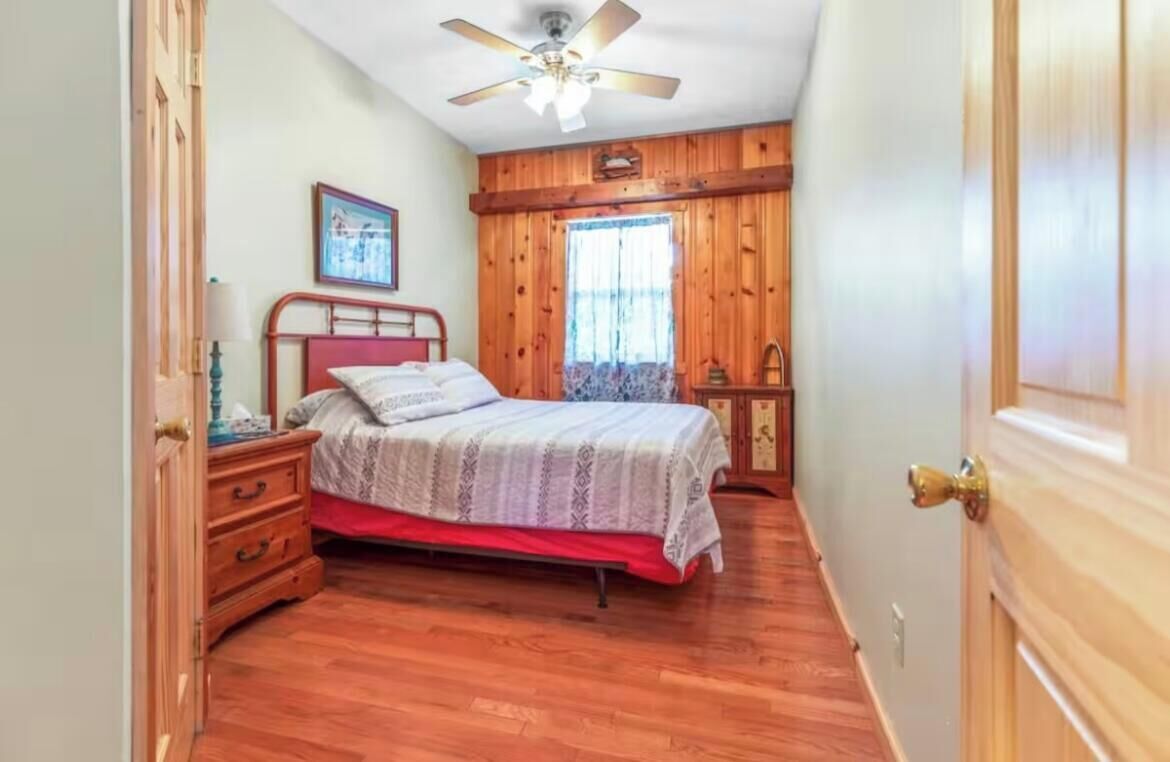 3 makuuhuonetta, silitysrauta/-lauta, Wi-Fi, vuodevaatteet