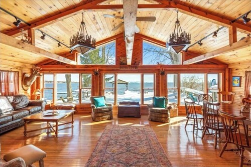 Modern Adirondack Style Lodge: Lakefront Bliss, 2 miles to Sylvan Beach