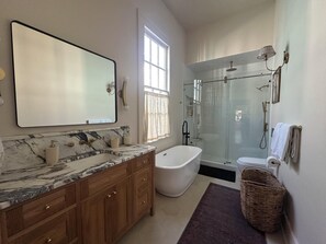 Shower, hair dryer, towels, soap - The Royal Hideaway- Designer 2BR/2BA, Private Yard (New Orleans)