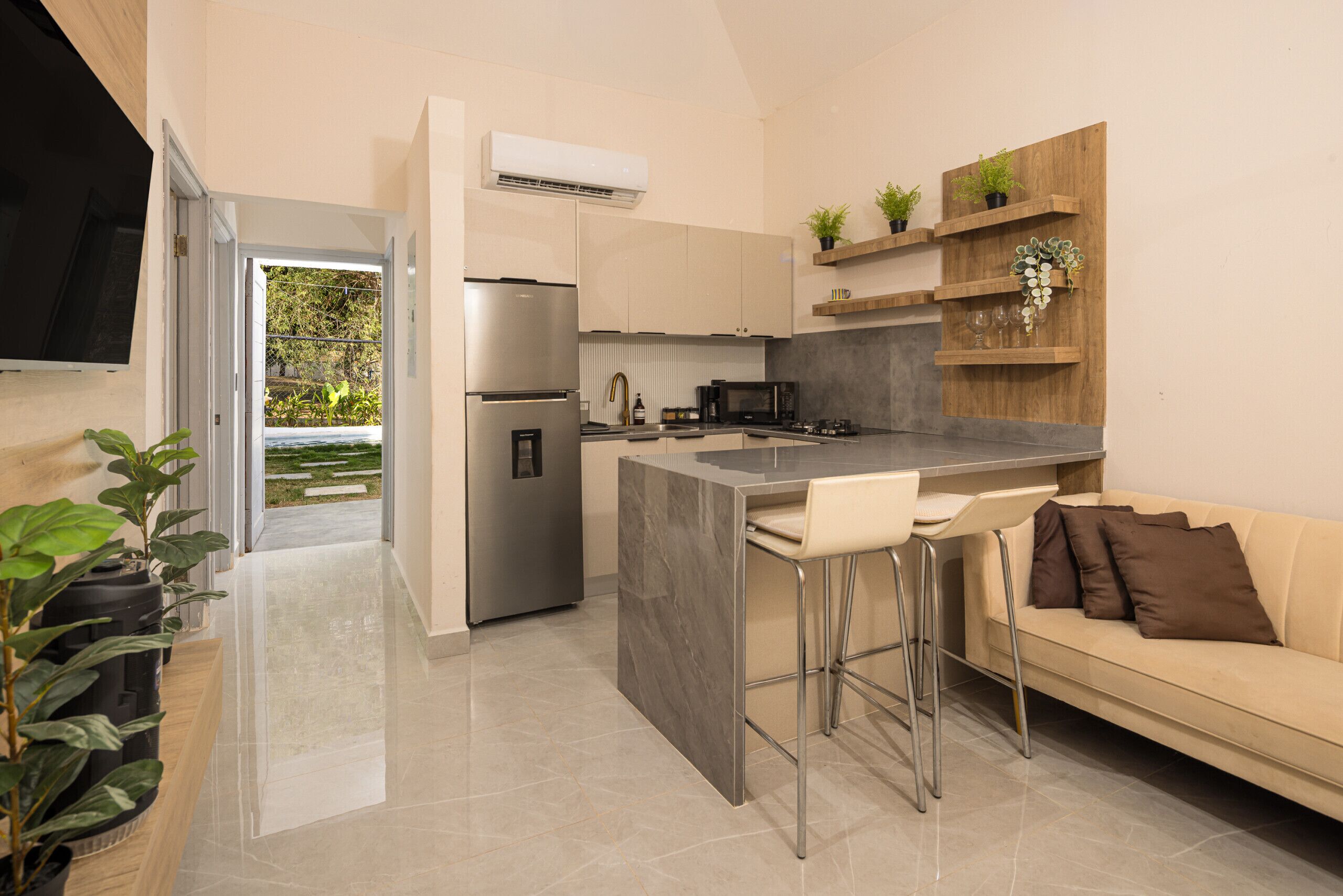 Geladeira, micro-ondas, fogão, cafeteira/chaleira