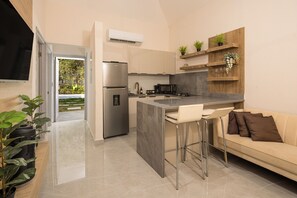 Réfrigérateur, micro-ondes, four, cafetière/bouilloire