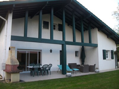 Country house 2 minutes from the lake of St Pée in a quiet area.