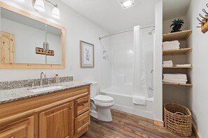Hair dryer, towels, soap, shampoo - Modern 2BR Apartment w/ Full Kitchen - Unit #A - 10 Min to Glacier (Hungry Horse)