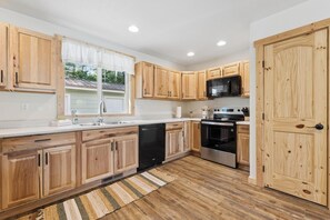 Fridge, microwave, oven, dishwasher - Modern 2BR Apartment w/ Full Kitchen - Unit #A - 10 Min to Glacier (Hungry Horse)