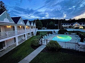 Pool - Modern, poolside Ogunquit 1br/1ba, just a 10 minute stroll into town. (Ogunquit)