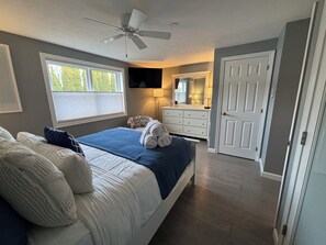 1 bedroom, free WiFi - Modern, poolside Ogunquit 1br/1ba, just a 10 minute stroll into town. (Ogunquit)