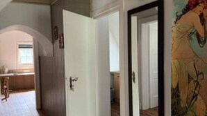 Unclassified image, 5 of 37, button - Landsitz Kammerburg :Apartment with garden view (Lorch)
