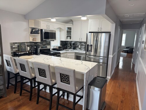  Spacious 3BR 2BA Apt Near JFK