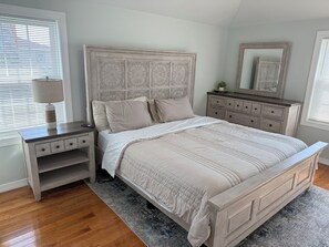 3 bedrooms, iron/ironing board, WiFi, bed sheets -  Spacious 3BR 2BA Apt Near JFK (Jamaica)