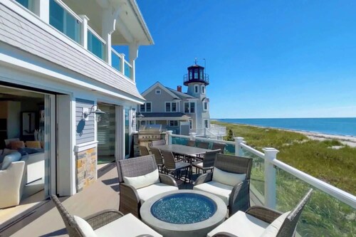 Private beach, Stunning views, Pool and Tennis!