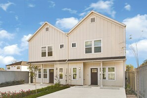Exterior - Stylish Home by Medical Center and Downtown! (Houston)