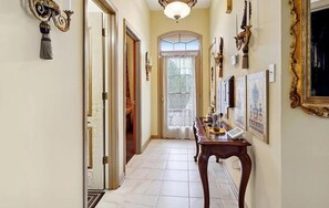Interior - Spacious 4-bedroom house in charming New Orleans with AC (New Orleans)