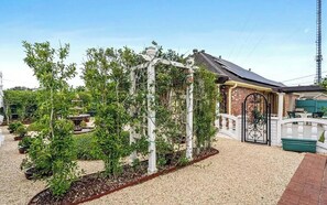 Property grounds - Spacious 4-bedroom house in charming New Orleans with AC (New Orleans)