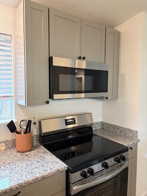 Private kitchen - Charming 3-bedroom house in McMinnville close to downtown. (McMinnville)
