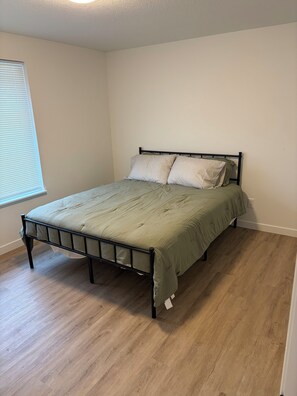 3 bedrooms, WiFi, bed sheets - Charming 3-bedroom house in McMinnville close to downtown. (McMinnville)