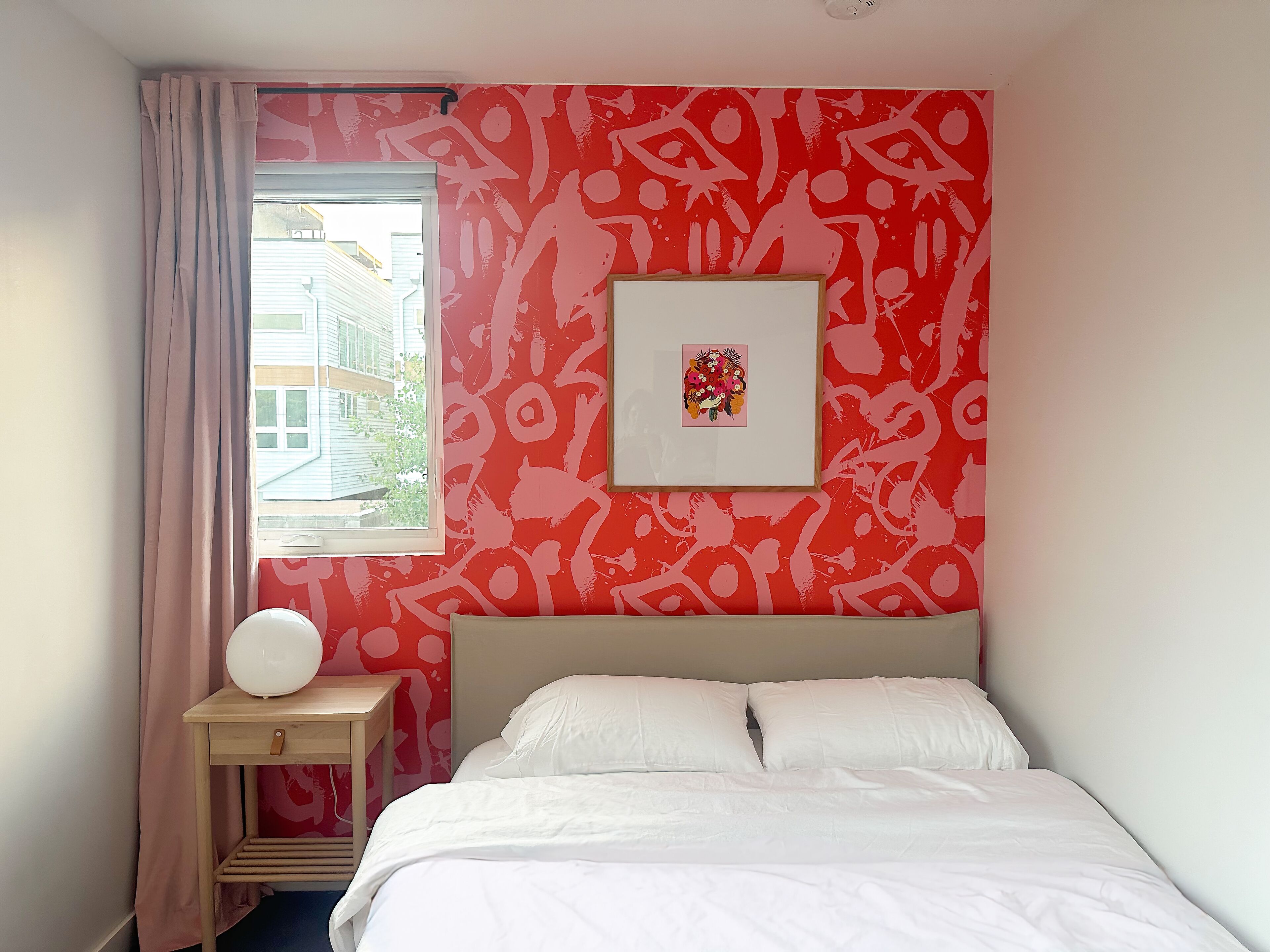 Silitysrauta/-lauta, Wi-Fi, vuodevaatteet