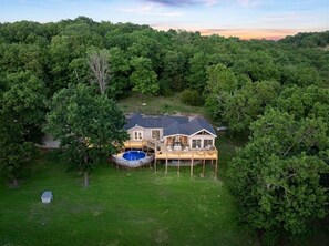 Exterior - Stillwater Lodge: Private Pool and Play Resort (Omaha)