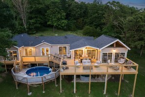 Exterior - Stillwater Lodge: Private Pool and Play Resort (Omaha)