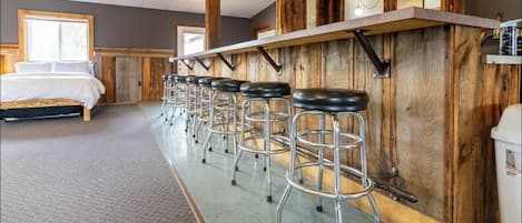 2 bedrooms, iron/ironing board, travel cot, WiFi