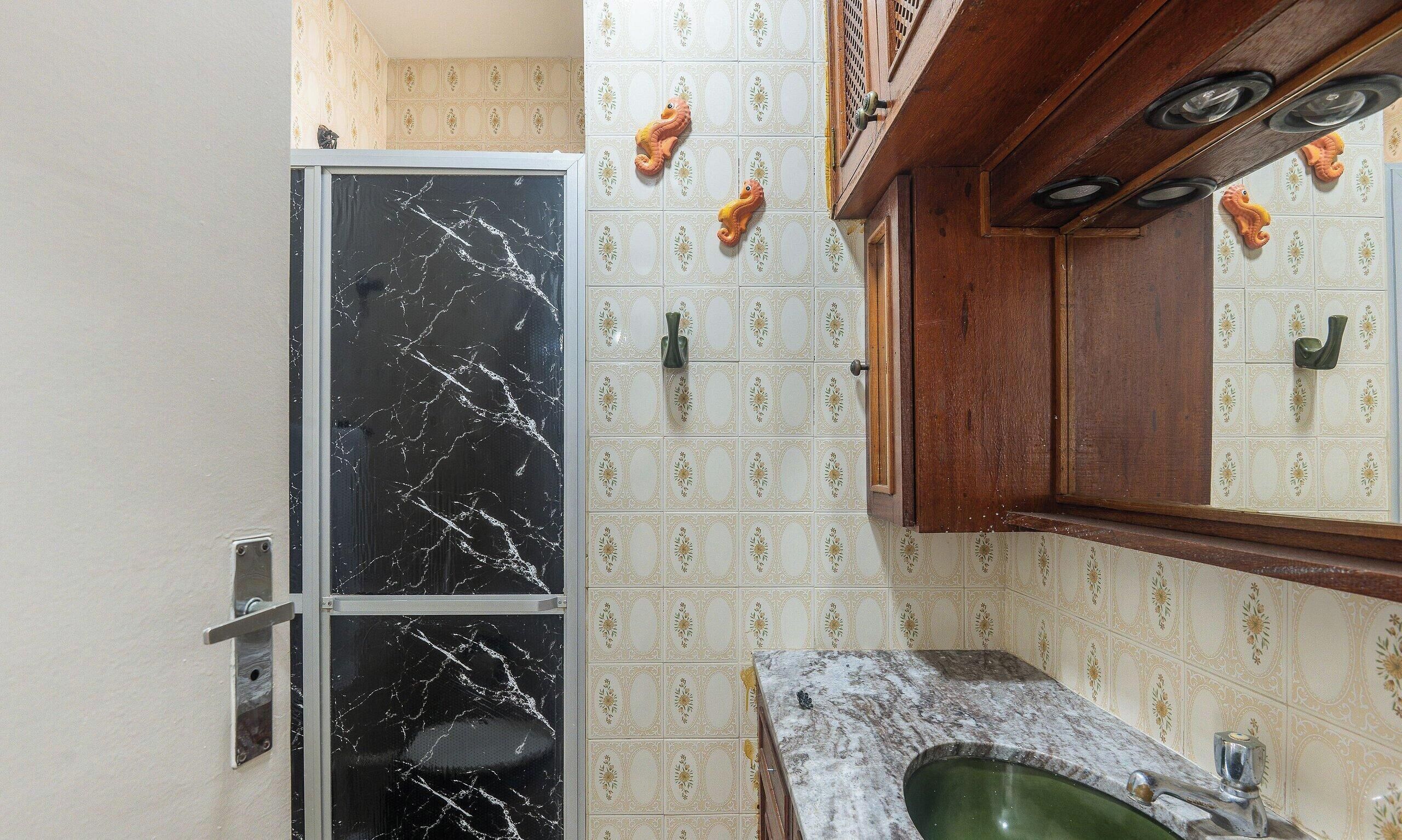 Eenvoudig appartement | Badkamer | Een douche