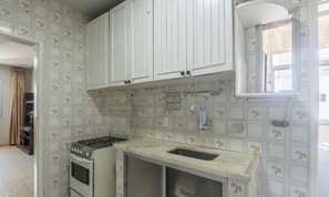Private kitchen - 2-bedroom Apt 200 m From the Beach Jsl0902 (Guarapari)