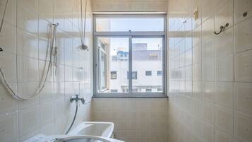 Basic Apartment | Bathroom | Shower