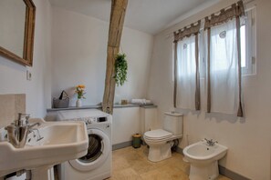 Dusche, Haartrockner, Bidet, Handtücher