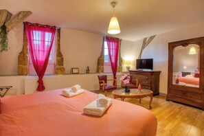 5 Schlafzimmer, Reisekinderbett, kostenloses WLAN, Bettwäsche
