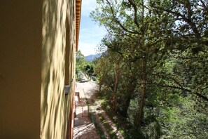 Family Room, Mountain View | Property grounds - Alberg Roques Blanques (Ribes De Freser)