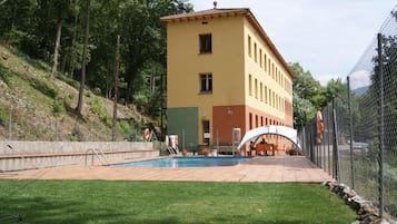 Seasonal outdoor pool