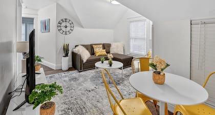 Newly Renovated 2 Bedrooms Sleeps 5