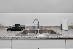 Fridge, microwave, oven, stovetop - Newly Renovated 2 Bedrooms Sleeps 5 (Bay City)
