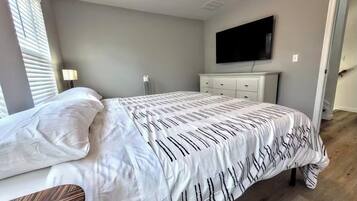 4 habitaciones, tabla de planchar con plancha, wifi y ropa de cama